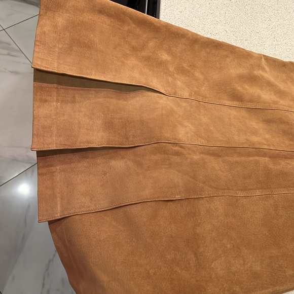 Knee length suede pleated skirt - size 2 - Picture 9 of 9